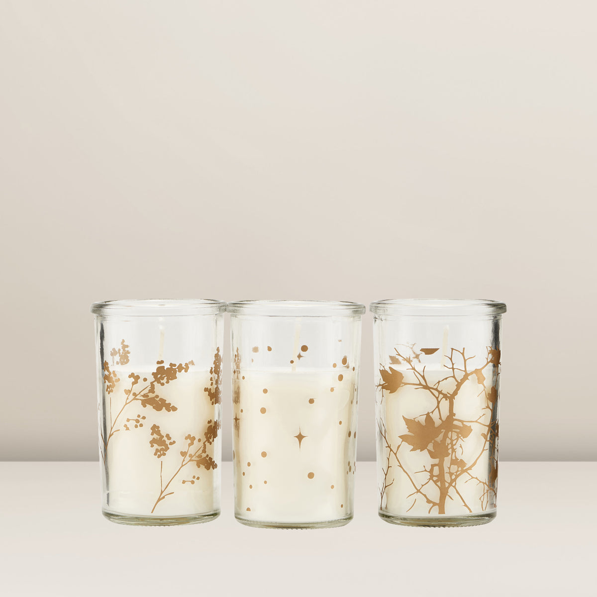 Kerze im Glas mit goldenem Naturmotiv