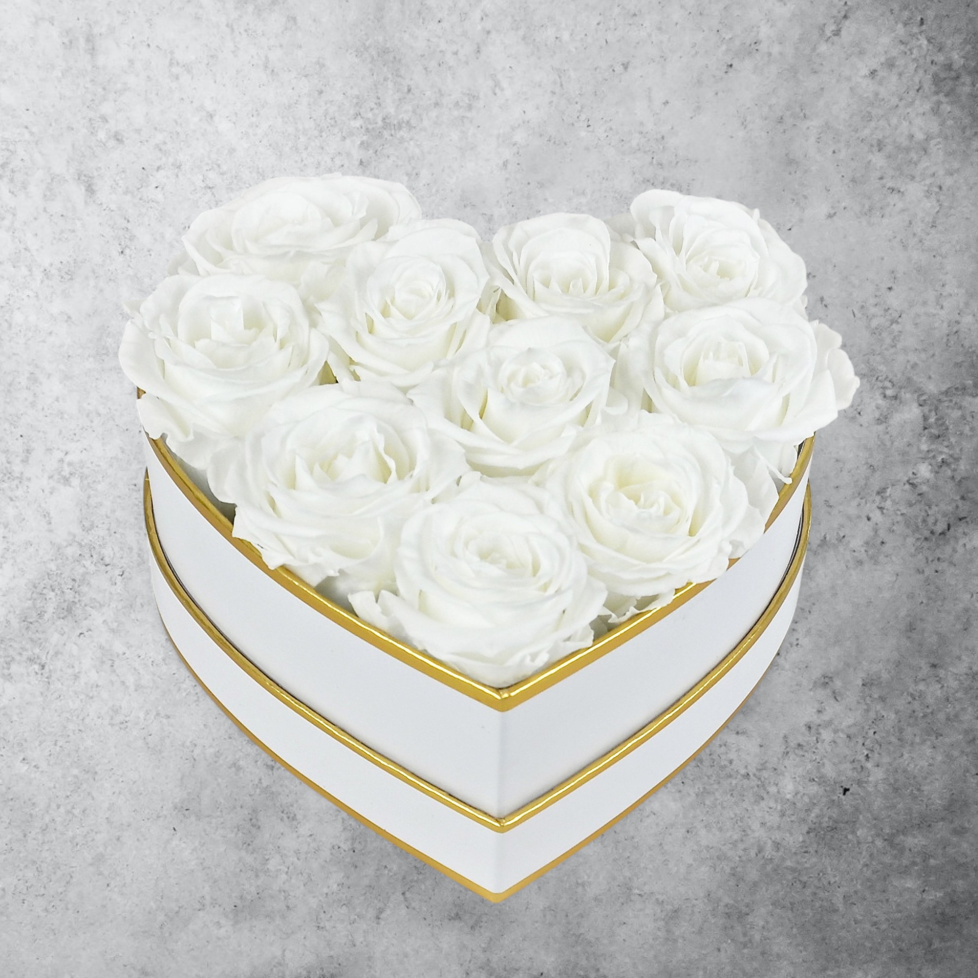 Herz Flowerbox small: Infinity Rosen in weiß Herz Flowerbox small: Infinity Rosen in weiß